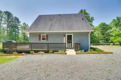 Lakefront Chalet with private dock! in Louisa (VA)
