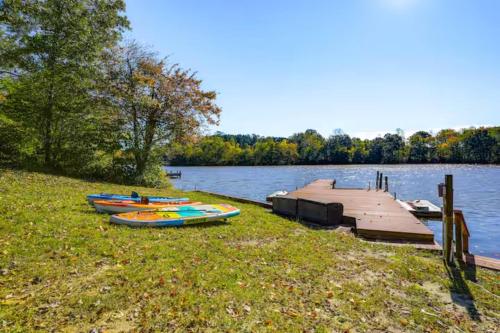 Lakefront Chalet with private dock!