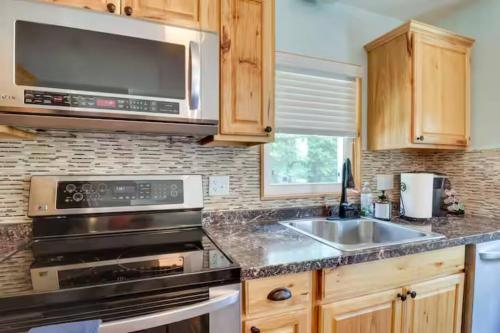 Lakefront Chalet with private dock! in Louisa (VA)
