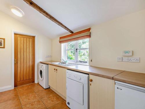 Iekārtas, 2 Bed in Dulverton oc-threb in East Anstey