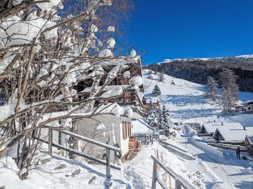 外部景觀, Holiday Home Chalet Le Griffon by Interhome in 聖路加