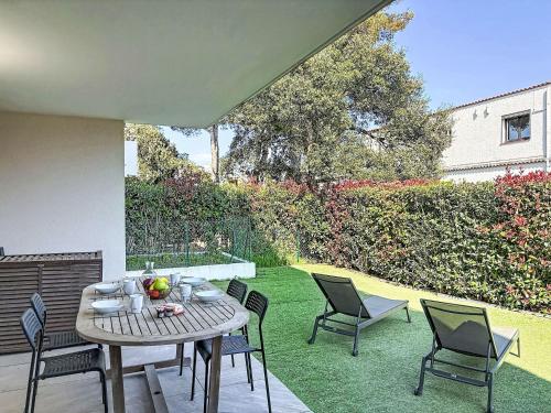 Apartment Les Calanques de Saint Aygulf by Interhome