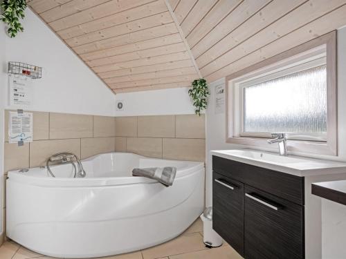  Holiday Home Kenny - 1-2km from the sea by Interhome in Vejers Strand