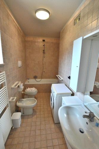 Apartment Montegolo Four With Pool And Lake View - image 4