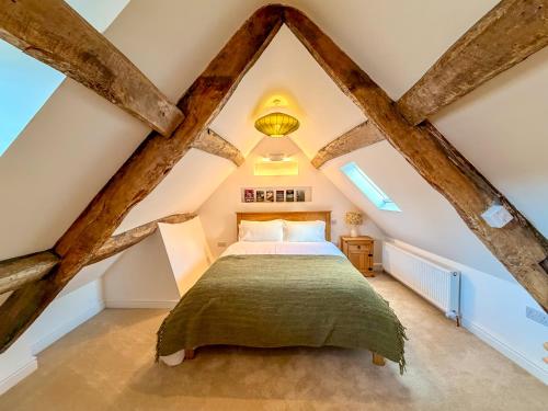 voodi, Broadweavers - Very Cute Cottage In Dursley By STAE-Homes in Cam