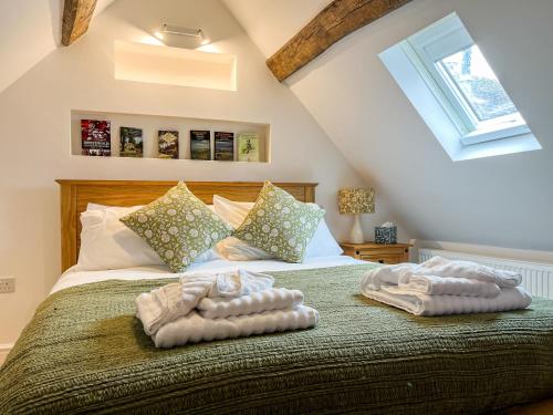Broadweavers - Very Cute Cottage In Dursley By STAE-Homes in Cam