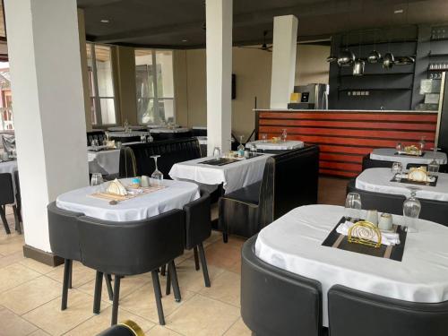 Ресторант, Gye Nyame Grand Beach Resort in Winneba