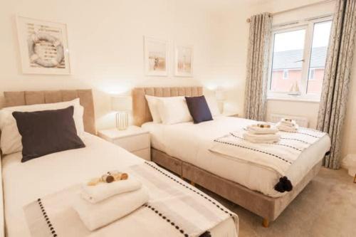 Stylish Detached Upton Home Sleeps 8 Parking in Birkenhead