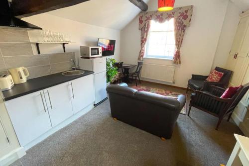Great City Location Full Studio Kitchenette Bathroom - Chester, UK
