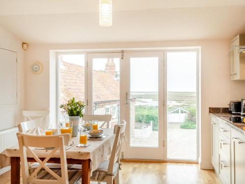 Iekārtas, 2 Bed in Brancaster Staithe oc-kt179 in Brancaster