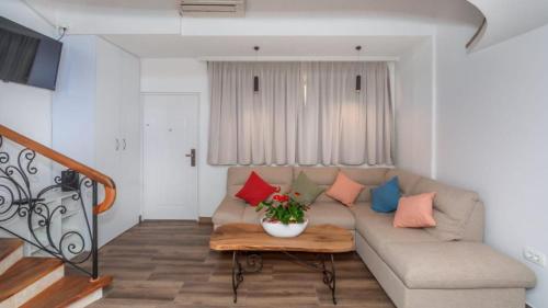 La Costa Apartments