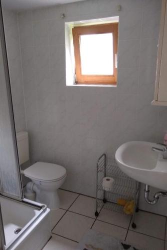 Vannas istaba, Apartment Kleine Ferienwohnung in Groß Mohrdorf mit Terras by Interhome in Gross Mohrdorf