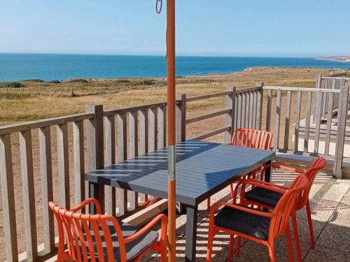 Appartement avec Terrasse et Parking Privatif, Proche Commerces - FR-1-675-28