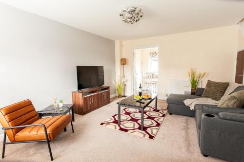 Stylish 3BR Retreat with 6 Beds, Sleeps 7, Parking in 達金菲爾德