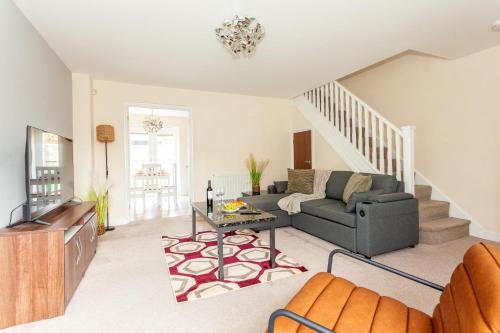 設施, Stylish 3BR Retreat with 6 Beds, Sleeps 7, Parking in 達金菲爾德