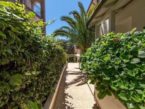 Apartment mit Pool by Interhome – khách sạn tại Pjescana Uvala