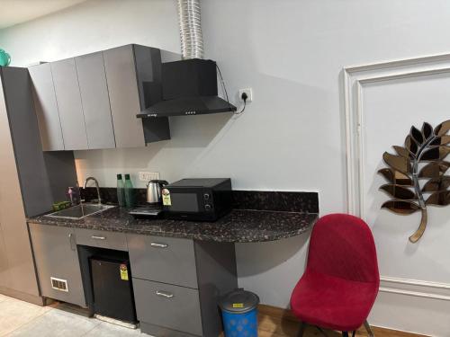 Comfy Stay Gaur City Mall - image 3