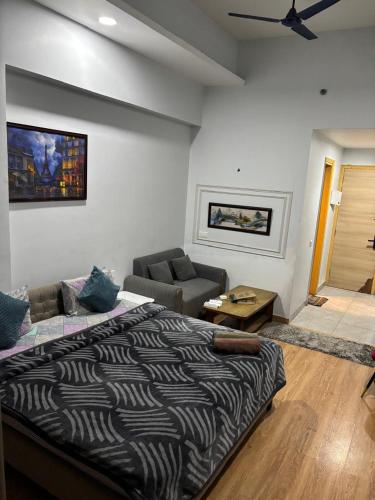 Comfy Stay Gaur City Mall - image 2