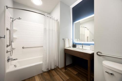Best Western Plus St. Louis Airport Hotel - image 32
