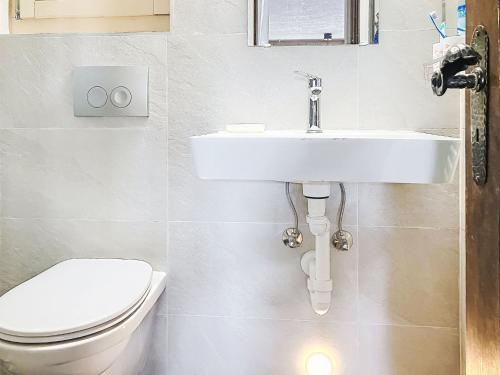 Badezimmer, Apartment Chalet l'Aube by Interhome in Les Diablerets