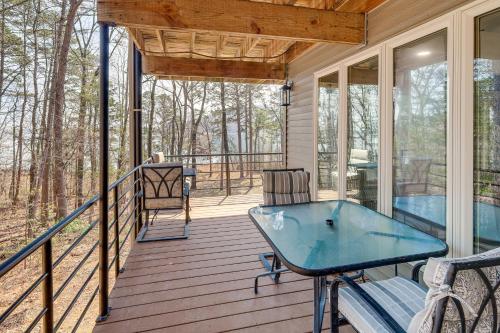 Hot Tub & Games Galore! Greers Ferry Lake Home in Fairfield Bay (AR)