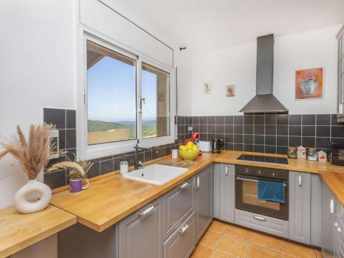 Konyha, Villa Can Gordei by Interhome in L'Esplai del Penedès