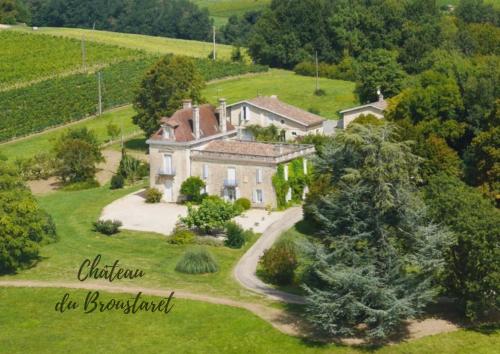 Chateau du Broustaret - Chambres d'hotes avec cuisine - Calme, paisible et tres belle vue sur la nat - Haux