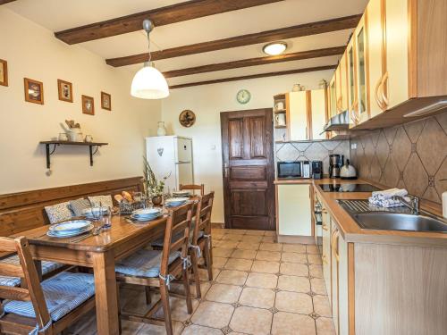 ห้องครัว, Holiday Home Maršovka by Interhome (Holiday Home Marsovka by Interhome) in ฮอร์นี มาร์ซอฟ