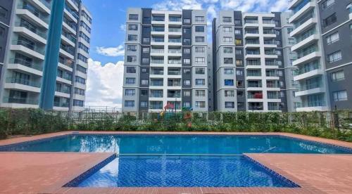 Modern Studio 1 Bed and 1 Bathroom Near Airport & SGR Perfect Staycation – khách sạn tại Mugunoini