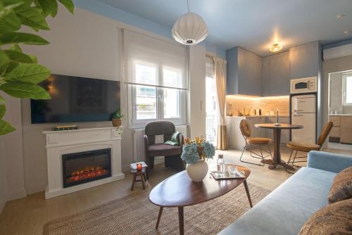 Retro Chic Apartment- Near Metro by ΜΡS