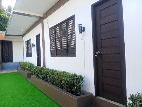V Hostel Galera - Couple Room in Puerto Galera