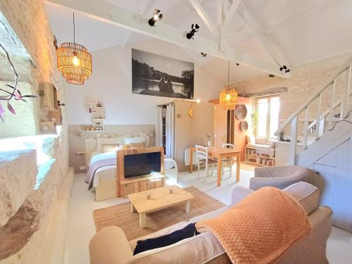 Moon in 卡斯泰爾諾蒙特拉蒂耶