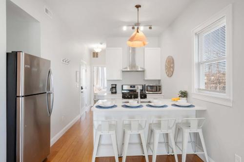 Jennifers Private Amazing View Walkable Apartment with Relaxing Deck in Providence, USA