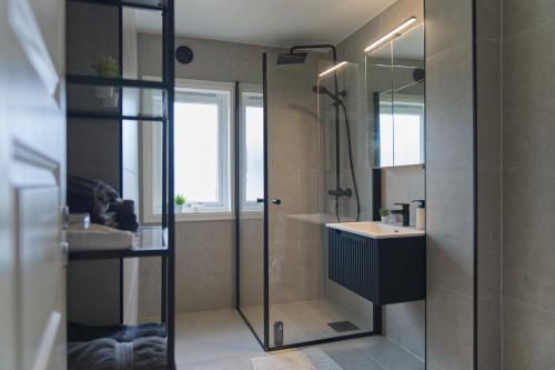 Cozy Nordic Attic with Smart TV & Modern Bathroom in Drammen