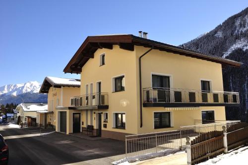 Haus Alpenrose – khách sạn tại Kappl
