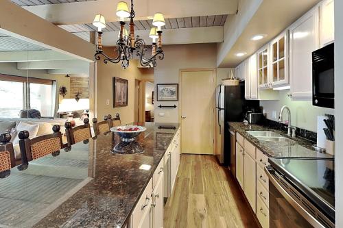 Timberline Condominiums 2 Bedroom Unit B2H - image 10