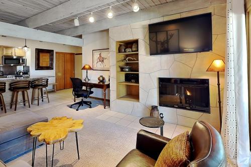 Timberline Condominiums 1 Bedroom Unit B1B - image 28