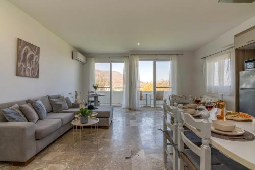 Balos Breeze Seaside House - Walk to Beach 1