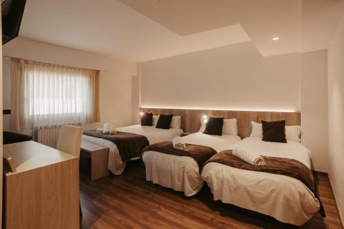 4 twin beds