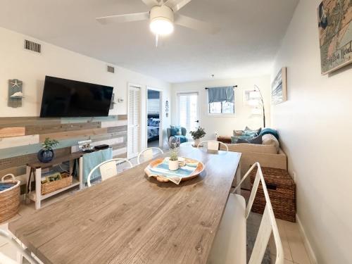 Coastal 2 bed 2 ba Villa - Pools - beach access in 힐튼 헤드 아이랜드 (SC)