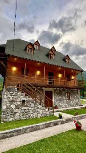 Bujtina Vellezerit Grrela - Qender Theth