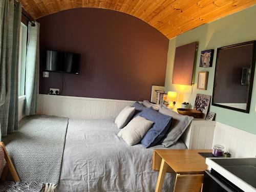 The Aultnamain Shepherds Hut in Edderton