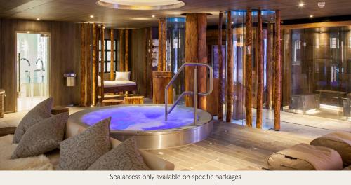 سبا, فندق شامبنيس فوريست مير (Champneys Forest Mere Hotel) in ليبهوك