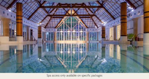سبا, فندق شامبنيس فوريست مير (Champneys Forest Mere Hotel) in ليبهوك