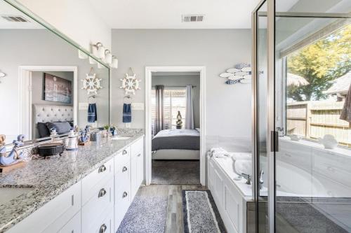 Fürdőszoba, Spacious Serenity Retreat in Mont Belvieu (TX)