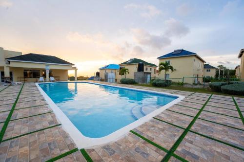 สระว่ายน้ำ, Clares Manor in Ocho Rios with Mini Golf Course in เบรดนัท ฮิลล์