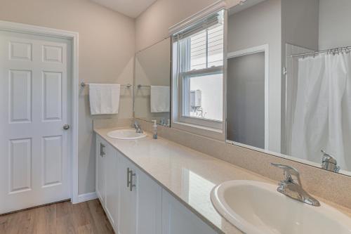 Hybrid Work Retreat in Lithia w/ Pool Access! in River Hills Masters (FL)
