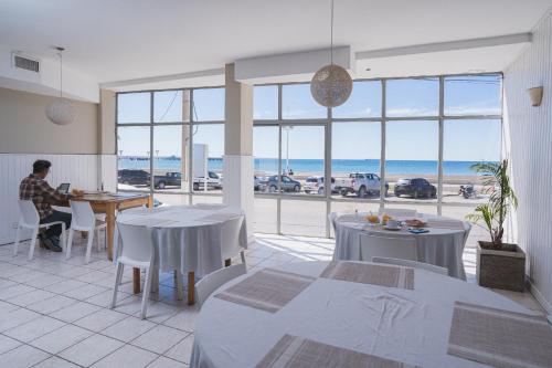 Tampilan eksterior, Rayentray Hostal in Puerto Madryn