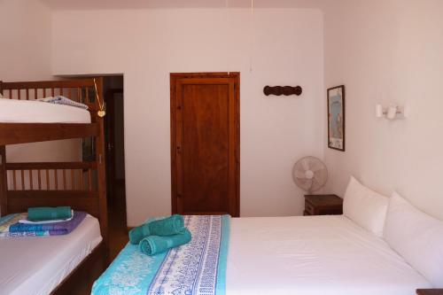1 double bed, 2 bunk beds