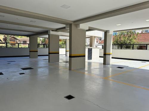 Invictus Residence 202 - Apartamento amplo com ar-condicionado em todos os ambientes localizado próximo a comércios e a 250 metros da praia. - image 2